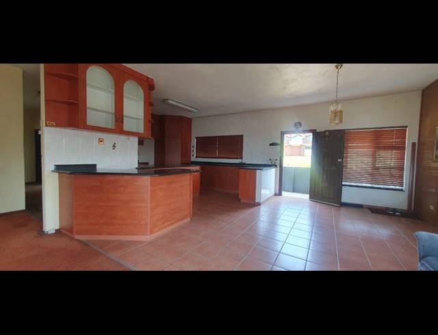 3 BEDROOM APARTMENT FOR SALE IN UMKOMAAS